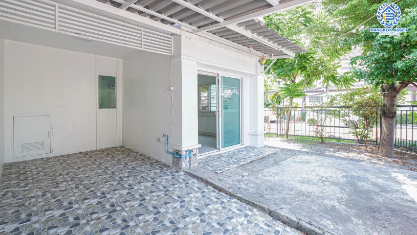 *****ทาวน์เฮ้าส์มือสองย่านนนทบุรี ม.พฤกษาวิลล์35 พระราม5-นครอินทร์ #หลังมุม เนื้อที่กว้างขวางถึง 30.1 ตร.ว. ฟังก์ชัน 3 ห้องนอน 2 ห้องน้ำ 1 ที่จอดรถ บนทำเลโซนเมือง! เดินทางสะดวก ใกล้สะพานพระราม5 และรถไฟฟ้าสายสีม่วง "สถานีแยกติวานนท์" และทางด่วน "ศรีรัช"